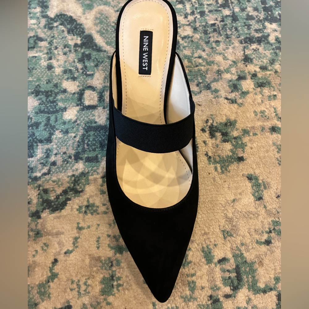 Nine West black suede “WATCHIT” heels with elastic strap, sz 10.5, NEW in box